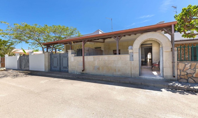 Torre Lapillo House | Villetta Ginestra by BarbarHouse