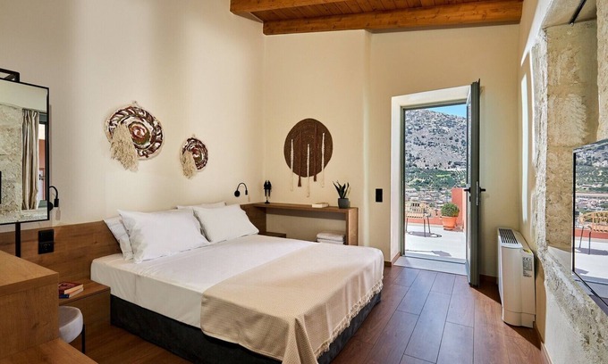 Archanes Apartment | Vin Dimora Suites With Shared Pool - Vino Bianco