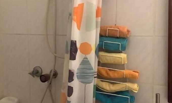 Salina Harbour View Apartment | Vinckennest kamer met bad, porch, kitchenette.