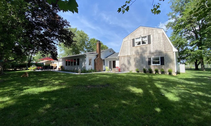 Mattituck House | Vineyard View, Bike to the Most Beautiful Beach