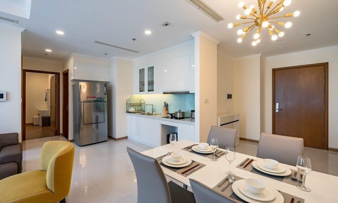 Hang Xanh Apartment | Vinhomes Central Park 2BR with Entire HCM View