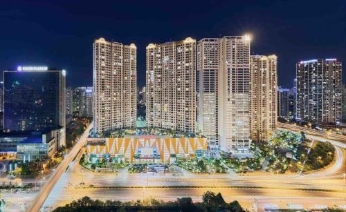 Trung Hoa Nhan Chinh Apartment | Vinhomes D Capitale by Emily in Town