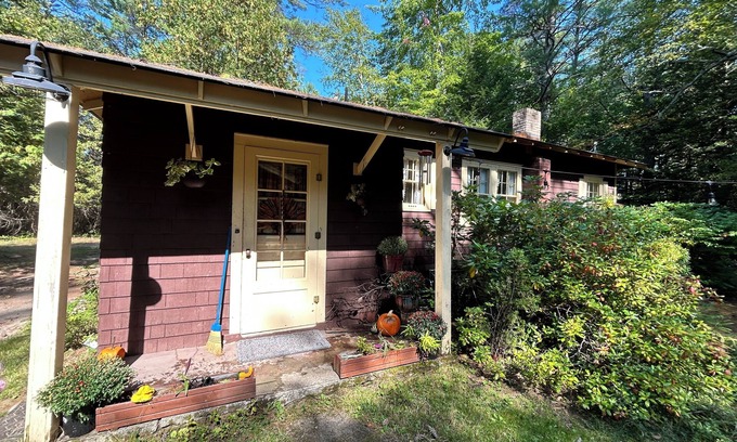 Pottersville Cabin | Vintage ADK Cabin- Great Deal, Perfect Location, book your ADK trip today!