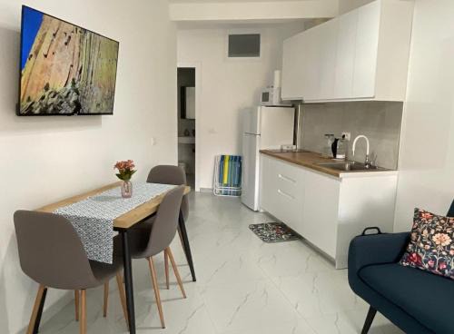 Shengjin Apartment | Vintage
