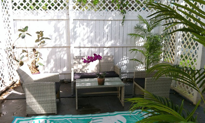 Cocoa House | Vintage Beach Hut and Private Courtyard
