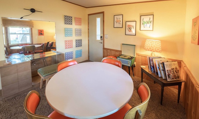 Sioux Falls House | Vintage Experience - Mid Century Retro Retreat- 2 Bedroom in Central Sioux Falls