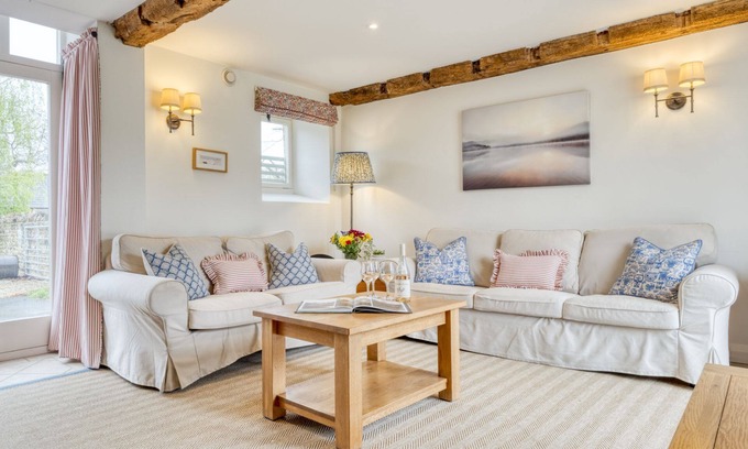 Shellingford Cottage | Vintage Family Barn Conversion near Faringdon - Punch Barn