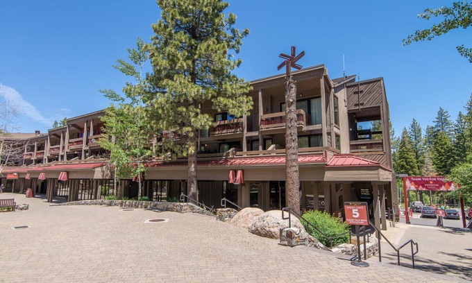 Truckee Condo | Vintage Lodgette - Village at Northstar! - Wong