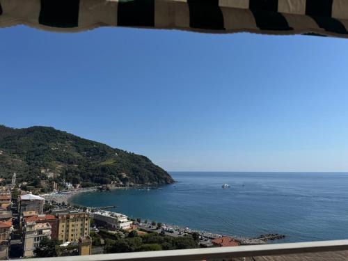 Levanto Apartment | Vintage Ocean View with WI-FI and Private Parking
