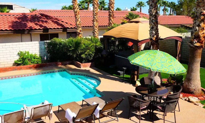 Canyon Gate House | Vintage Vegas Oasis: Pool & Spa, 15 mins to Strip
