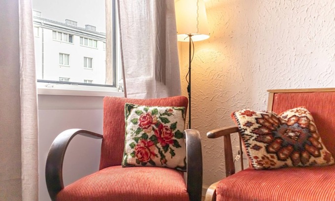 Meidling Apartment | Vintage Viennese 2BR Apt. Near U6 am Schöpfwerk