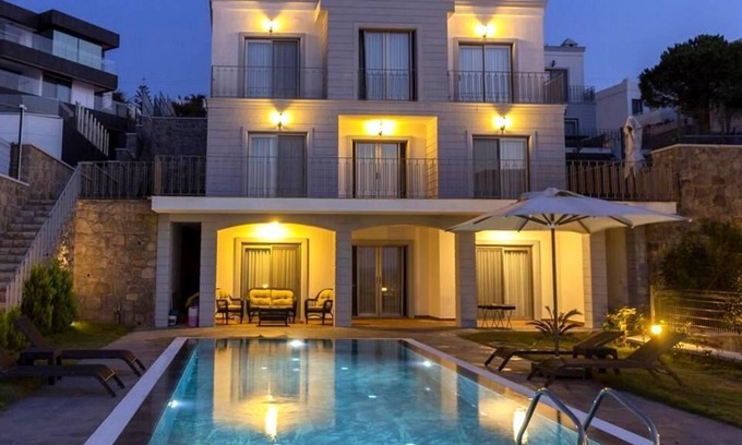 Yalikavak Villa | VIP luxury self catering 7 bedroom beach side private villa with private pool.