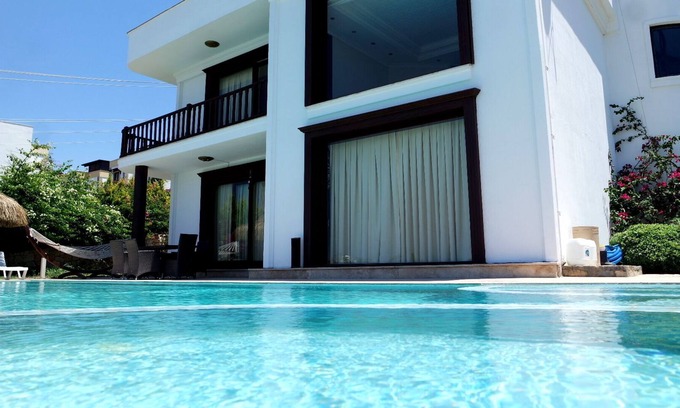 Yalikavak Villa | VIP Self Catering 5 Bedroom Private Villa With Private Swimming Pool.