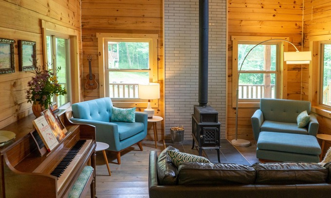 Viroqua Cabin | Vireo Cabin at Driftless Creek