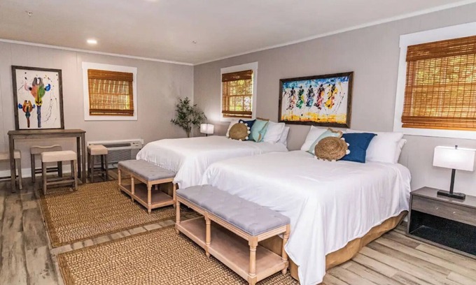 Wirtz Resort | VIRUNGA, a Cozy Stay for Four in the Lodge of Karoo at Smith Mountain Lake