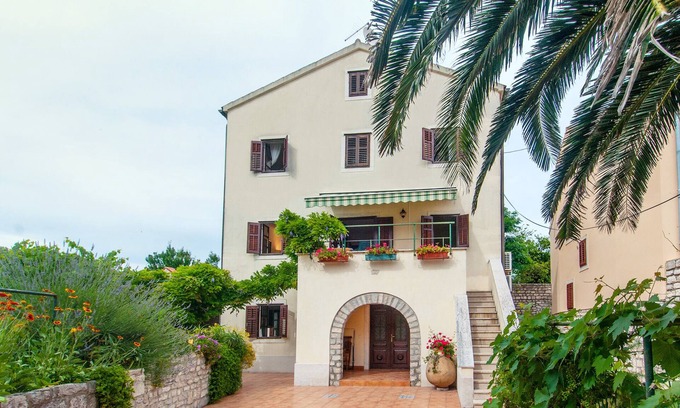 Mali Losinj House | Visit our lovely three storey family house surrounded by spacious garden