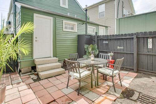 Freret Apartment | Visit Tulane and Loyola Walkable Paradise in NOLA!