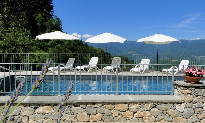Molazzana Villa | Vista Bellissima! Stunning views, private pool, walk to restaurant, WIFI,