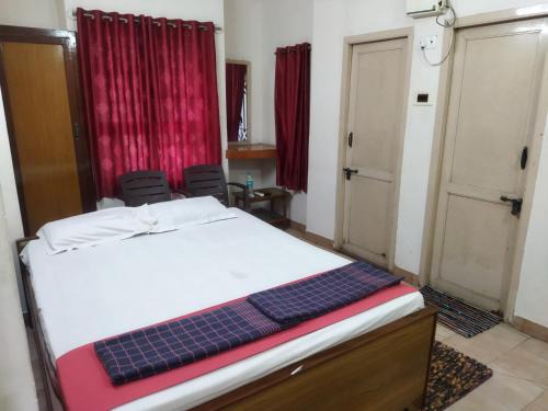 Mayiladuthurai Hotel | Visvam Guest House