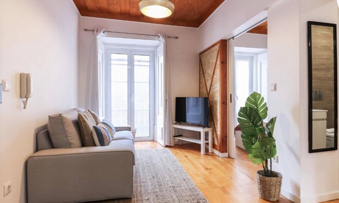 Santa Isabel Apartment | Vita Portucale | Campo Ourique Design w/Balcony