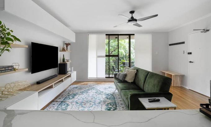 Pyrmont Apartment | Viva Verdant - Stroll to Darling Harbour and CBD