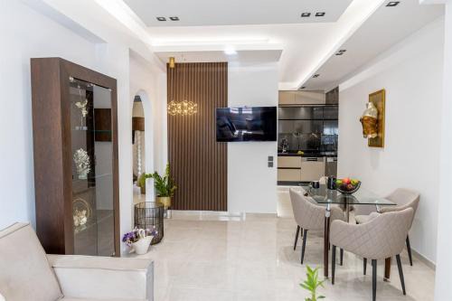 Monemvasia Apartment | Vivian's Luxury Suite