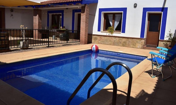 Villanueva de los Infantes House | Vivienda con piscina, gimnasio y cocina campera
