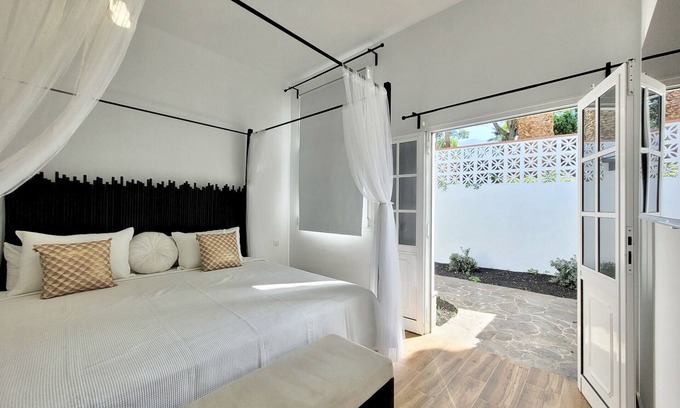 Las Arenas Apartment | Vizcaina - Strelitzia by TOR