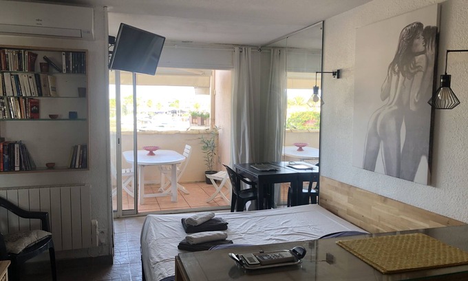 Naturist Village Apartment | Votre Studio 25m2 Climatisé, Cosy et Glamour sur le Port