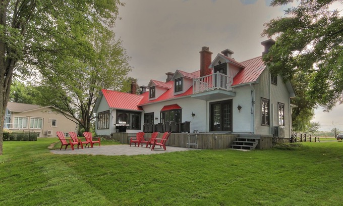 Saint-Charles-sur-Richelieu House | Vrbo Property