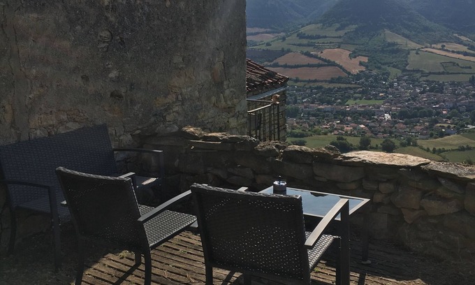 Saint-Georges-de-Luzencon Apartment | Vue,terrasse,balcon,calme,hameau,tour Médiévale Perchée