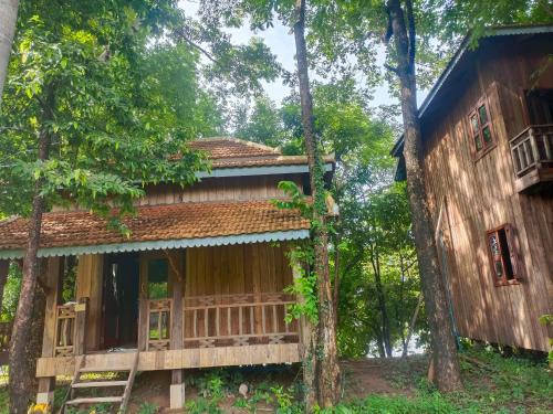 Veun Sai Hotel | Vuensai Riverside Resort & Virachey National ParkTrekking