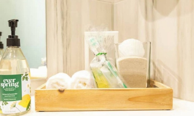 North Admiral House | W Seattle Modern Studio-Transit,AC,Close 2 Bridge!