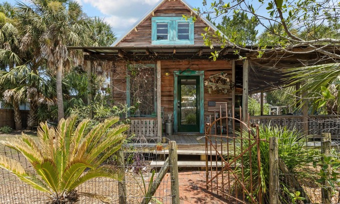 Cedar Key Cottage | Wabi Sabi - Amazing "Old Florida" Cozy Cottage Gem