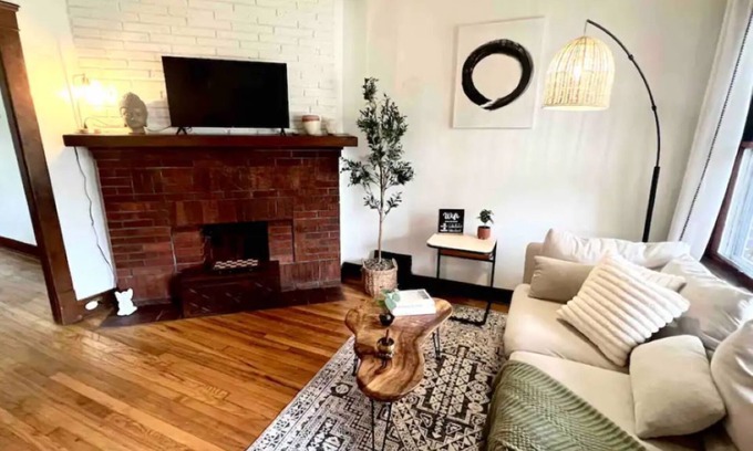 Lakewood House | Wabi-Sabi House - Lakewood 2 Bd Stay