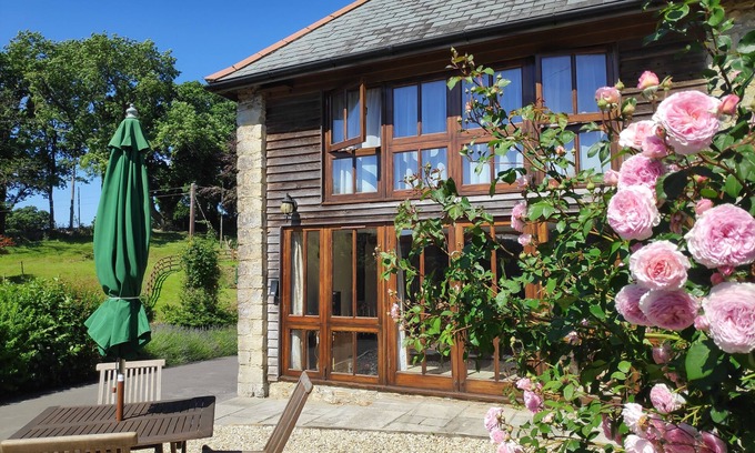 Axminster House | Wagon House sleeps 4, two bedrooms. Near Jurassic coast.