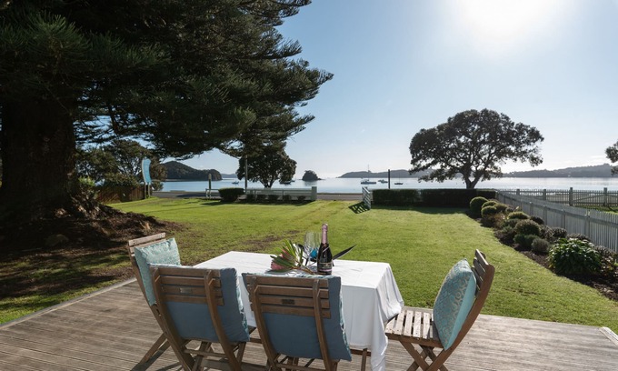 Paihia Cottage | Wairangi Beach Cottage - Paihia Beach House