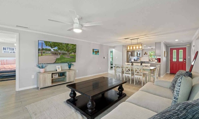 Kingsland House | Wake at the Lake on LBJ! Dock, fishing, and fun!