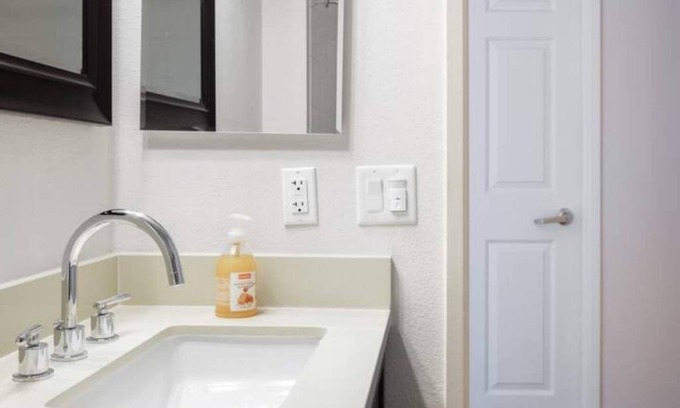 Westwood Apartment | Wake Up to a Cozy, Carefully-Styled Apartment/Palm.
