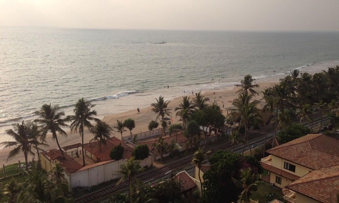 Mount Lavinia Apartment | WAKEUP OR LOOKOUT TO THE SEA VIEW IN THIS AIRCON ALL MODCON APARTMENT