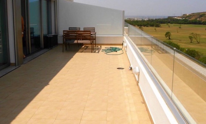 Maceira Apartment | Waking up to a view of the sea