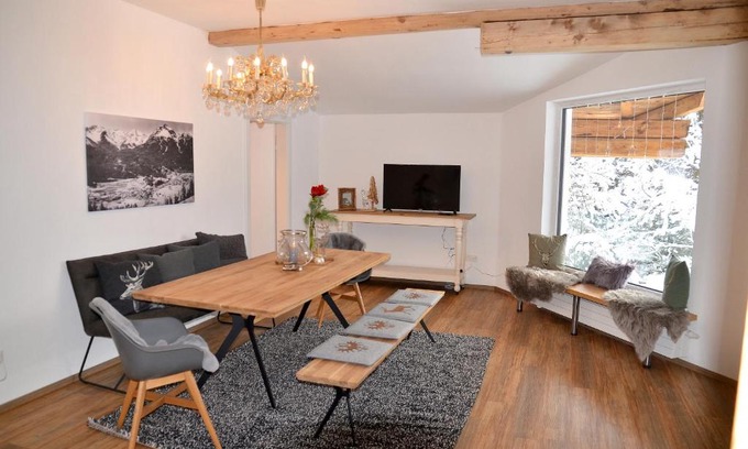 Imst Apartment | Waldcafe - Das Chalet am See