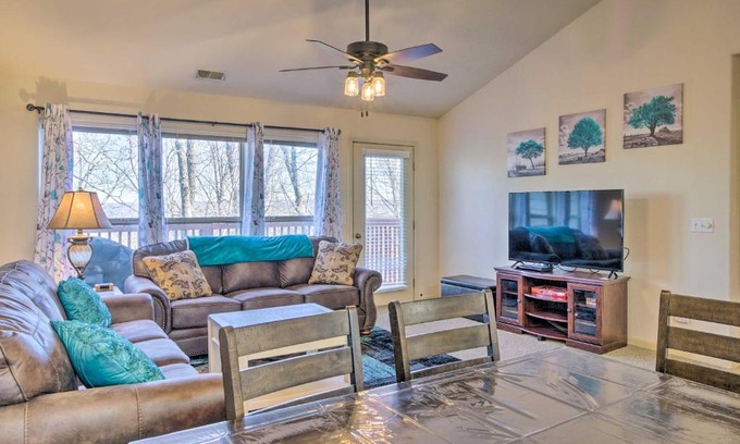 Branson West Apartment | Walk-In Branson West Condo with Balcony, Pool Access