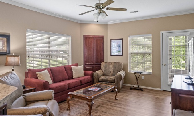 Branson Condo | Walk-in Golf Condo - Sunroom with Course View & Indoor Pool Access