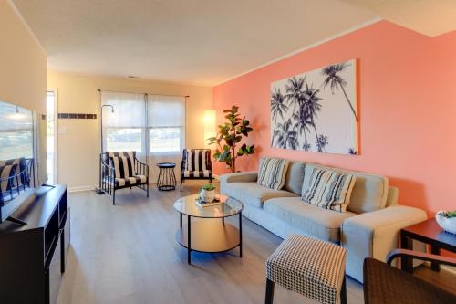 Atlantic Beach House | Walk to Atlantic Beach Townhome with Patio!