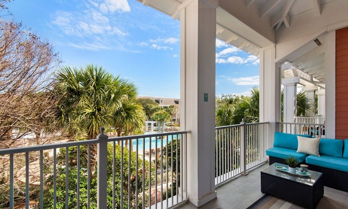 Baytowne Wharf Condo | ☀️Walk to Baytowne Wharf-Resort Style Pool + Hot Tub-1BR Market Street Inn 541☀️