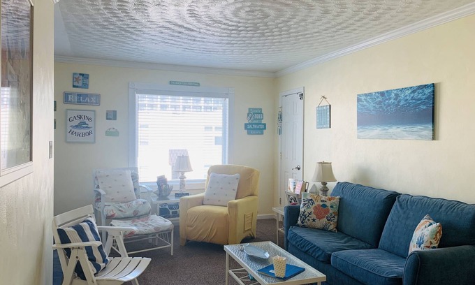 Northeast Virginia Beach Condo | Walk to beach BEAUTIFUL 2BR 1BA condo