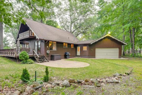 Caseville House | Walk to Beach Pet-Friendly Caseville Cabin