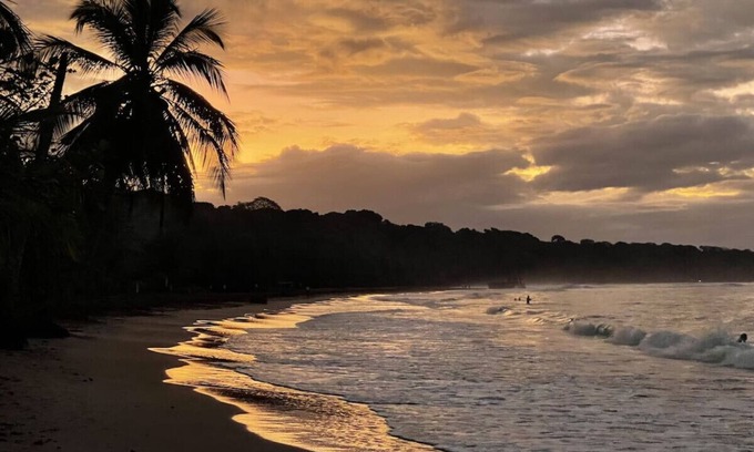 Manzanillo House | Walk to Beach | Poolside View | Local Vibes