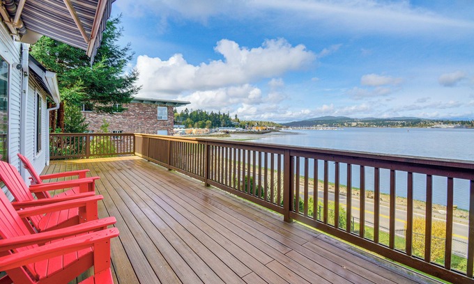 Retsil House | Walk to Beaches: Waterfront Home in Port Orchard!